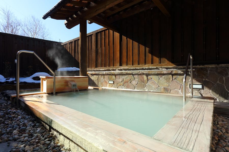 Hotel & onsen 2307 Shigakogen / Outdoor Bath with Muddy Hot Spring