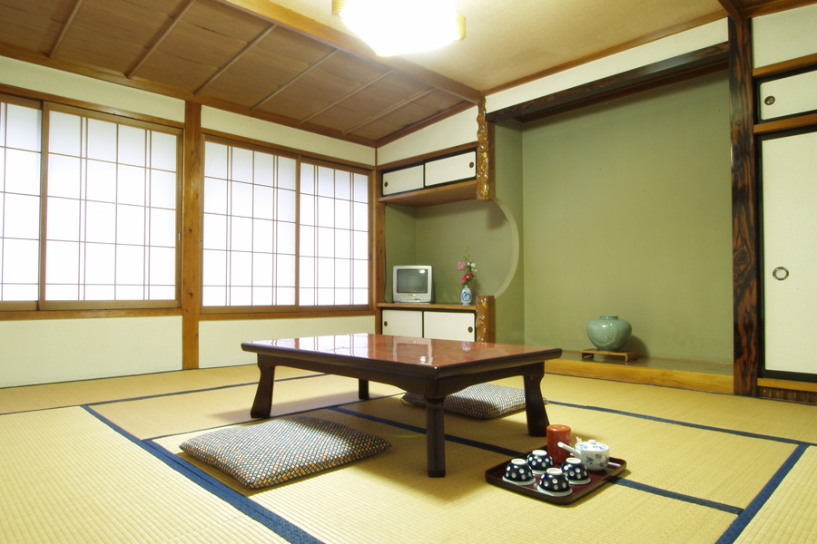 丸八館 / きれいな素泊り専門宿